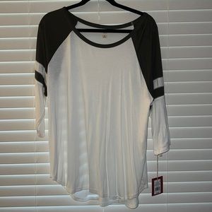 Mossimo 3 Quarter Length Tee | Size XL | white & olive